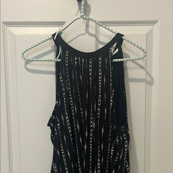 Reitmans Black Camisole with White Geometric Stripes - Picture 4 of 4